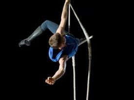 Oliver - Trapeze and Hula Hoop Artist - Circus Performer - Montreal, QC - Hero Gallery 1