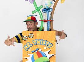 Mr. Twisty - Comedy Magician - Schenectady, NY - Hero Gallery 2