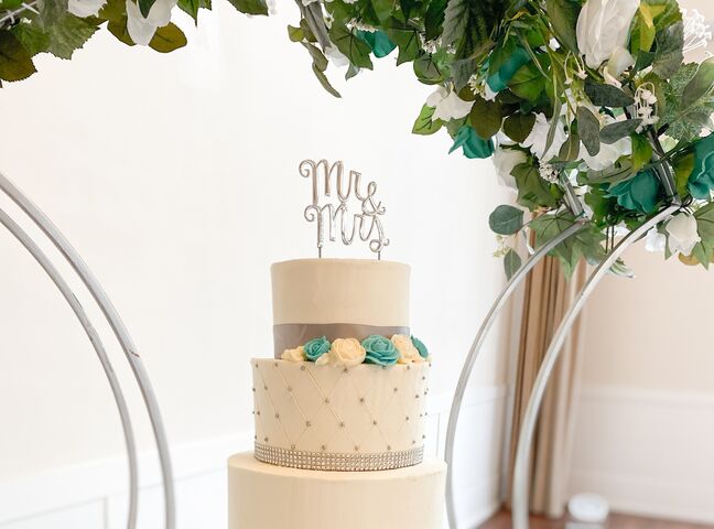 Artful Cakery By Julie Wedding Cakes The Knot