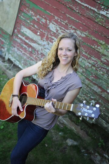 Jocelyn Oldham - Acoustic Guitarist - Richmond, VA - Hero Main