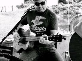 Drew Robbins - Acoustic Guitarist - Knoxville, TN - Hero Gallery 2