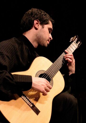 Paulo Oliveira - Classical Guitarist - Columbia, MO - Hero Main