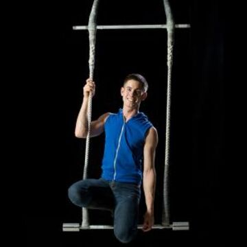 Oliver - Trapeze and Hula Hoop Artist - Circus Performer - Montreal, QC - Hero Main