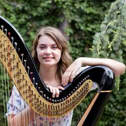Harpist Nicole Lynn, profile image