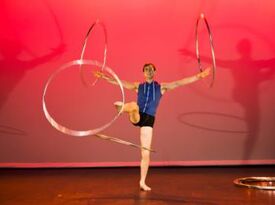 Oliver - Trapeze and Hula Hoop Artist - Circus Performer - Montreal, QC - Hero Gallery 3