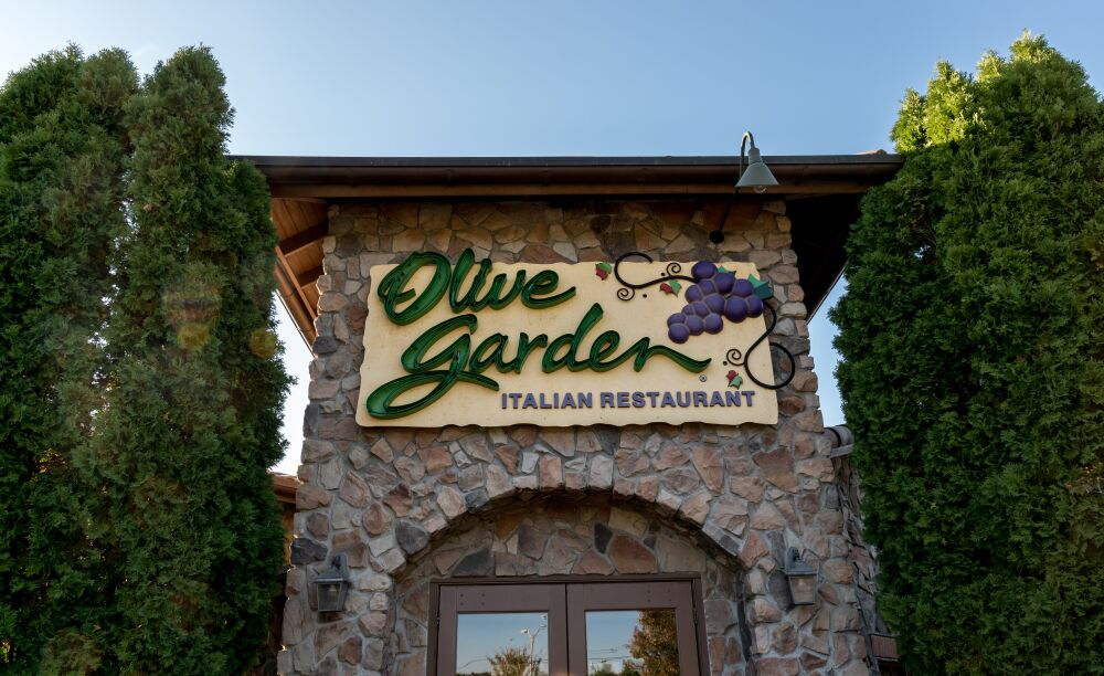 Taylor Swift themed party at olive garden restaurant