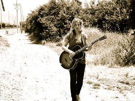 Leslie Lowe - Acoustic Guitarist - San Clemente, CA - Hero Gallery 1