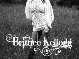Britnee Kellogg - pop country artist - Cover Band - Portland, OR - Hero Gallery 3