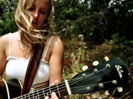 Leslie Lowe - Acoustic Guitarist - San Clemente, CA - Hero Gallery 2