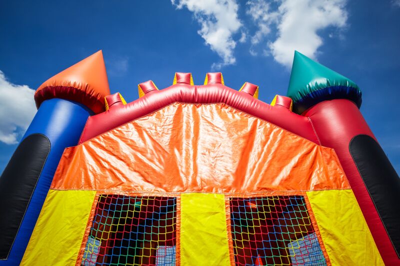 summer party ideas - bounce house