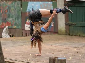 Kira DiPietrantonio Professional Circus Performer - Juggler - Dade City, FL - Hero Gallery 4