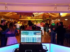 FistBump Karaoke - Karaoke DJ - Sterling, VA - Hero Gallery 2