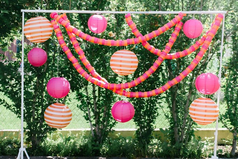pool party ideas - pool noodle garland