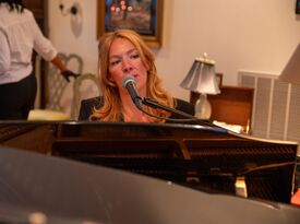 Eliza Piano Singer - Singing Pianist - Houston, TX - Hero Gallery 1