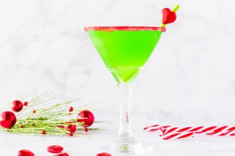 Christmas & Holiday Cocktail Recipes - tipsy Grinch punch