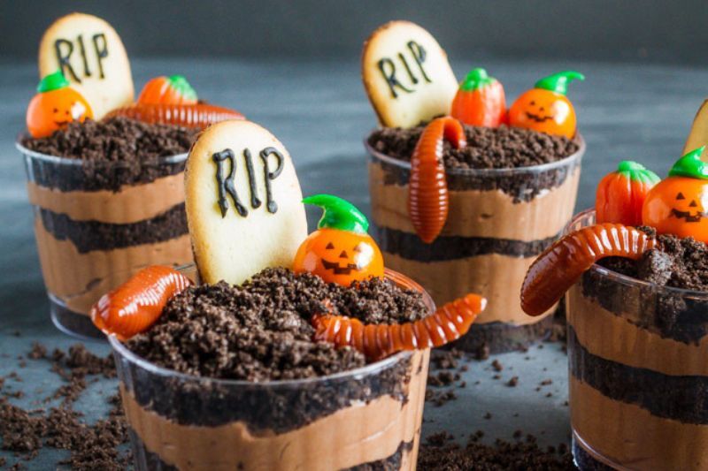 Halloween party ideas for kids - graveyard pudding cups
