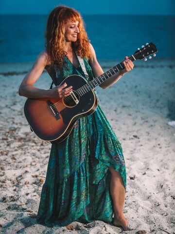 Tiphanie Doucet - Singer Guitarist - Manhattan Beach, CA - Hero Main