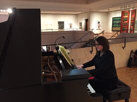 Ingrid Hanson-Popp - Classical Pianist - Waterford, WI - Hero Gallery 3