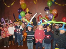 Looney - Magician and Balloon Twister - Balloon Twister - Greensboro, NC - Hero Gallery 2
