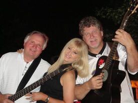 The Vicki Roberts Band - Acoustic Band - West River, MD - Hero Gallery 1