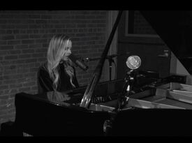 Chelsea Burns - Singing Pianist - Nashville, TN - Hero Gallery 4