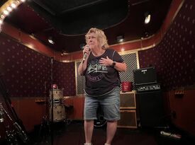 Cindy Arena Comedy - Stand Up Comedian - Rochester, NY - Hero Gallery 4