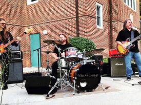 The Vintage - Cover Band - Waterford, MI - Hero Gallery 3