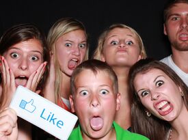 Synergy Photo Booths - Photo Booth - Holt, MI - Hero Gallery 3