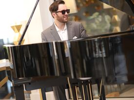 Kevin Coon - Live Piano Performances - Singing Pianist - Kansas City, MO - Hero Gallery 1