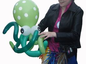 Puget Sound Balloons - Balloon Twister - Everett, WA - Hero Gallery 1