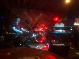 Big Time Dueling Pianos - Dueling Pianist - Kansas City, MO - Hero Gallery 4