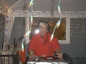 Best Pop DJ - Photo Booth - Seattle, WA - Hero Gallery 4