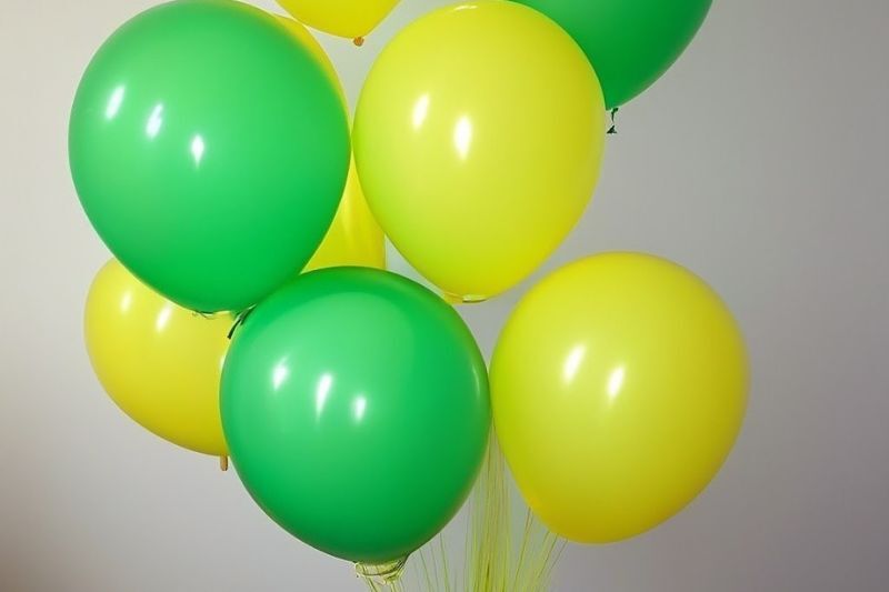 Elf themed Christmas party ideas - green and yellow color scheme