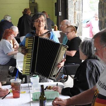 DonnaAccordionna - Accordion Player - Catonsville, MD - Hero Main