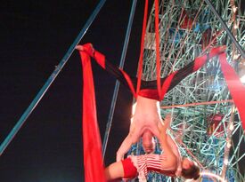 Seattle Cirque & Circus Events - Circus Performer - Seattle, WA - Hero Gallery 4