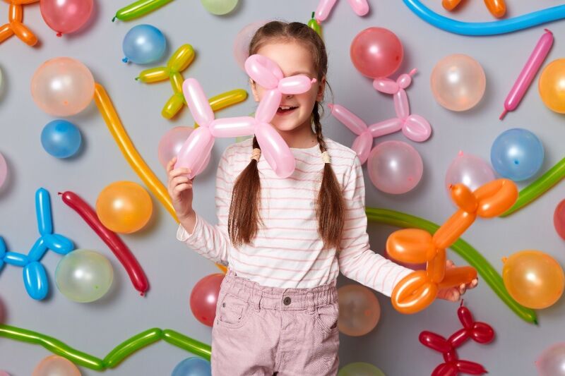 Bluey birthday party ideas - balloon twister