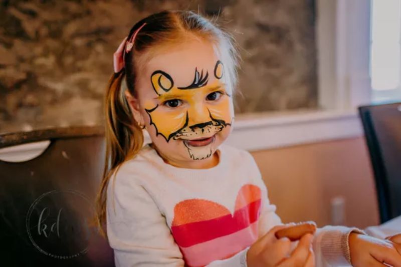 Halloween party ideas for kids - face painter