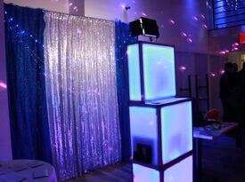 Famous Entertainment Photo Booths - Photo Booth - Lindenhurst, NY - Hero Gallery 1