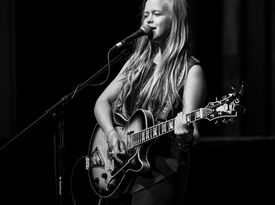 Emily Elbert - Singer Guitarist - Los Angeles, CA - Hero Gallery 1