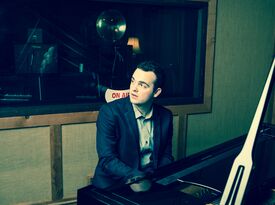 Andrew Walesch - Singing Pianist - Minneapolis, MN - Hero Gallery 1