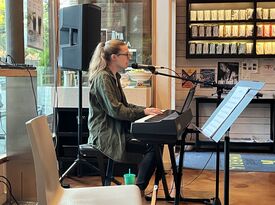 Theresa Redmond - Singing Pianist - Seattle, WA - Hero Gallery 4
