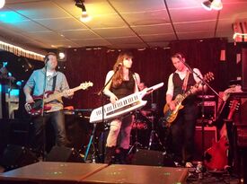 Molly's Chamber - Cover Band - North York, ON - Hero Gallery 4