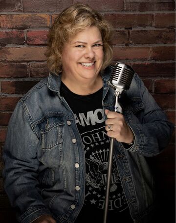 Cindy Arena Comedy - Stand Up Comedian - Rochester, NY - Hero Main
