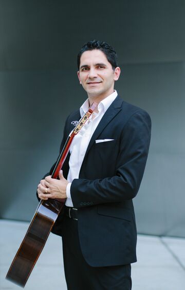 Tavi Jinariu, Los Angeles Classical Guitarist - Classical Guitarist - Los Angeles, CA - Hero Main