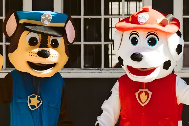 Valentine's Day party ideas for kids - costumed character