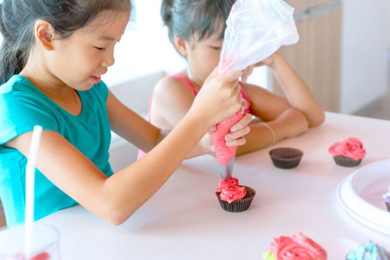 Valentine's Day party ideas for kids - cupcake decorating