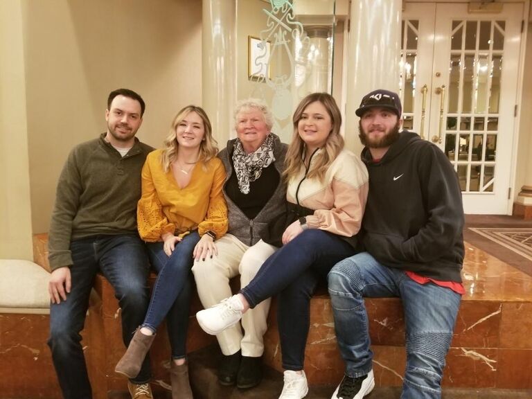 Zac's first time meeting Emma's family for a lunch date