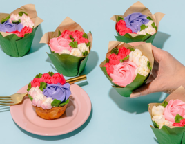 Chocolate and golden butter cupcakes with flower frosting design