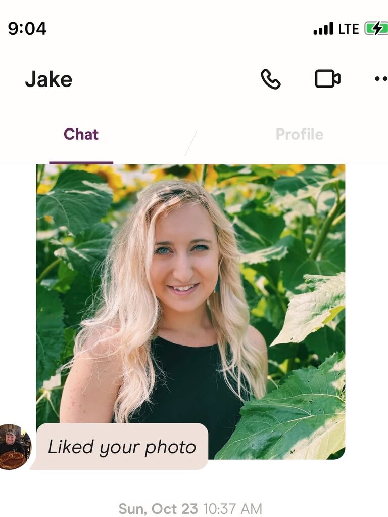 Jake and Kayla matched and started talking on Hinge. 