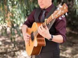 Dani Vargas - Acoustic Guitarist - Los Angeles, CA - Hero Gallery 4